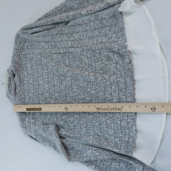 Simply Vera Vera Wang Gray sweater with faux blouse bottom. XS - Picture 6 of 7